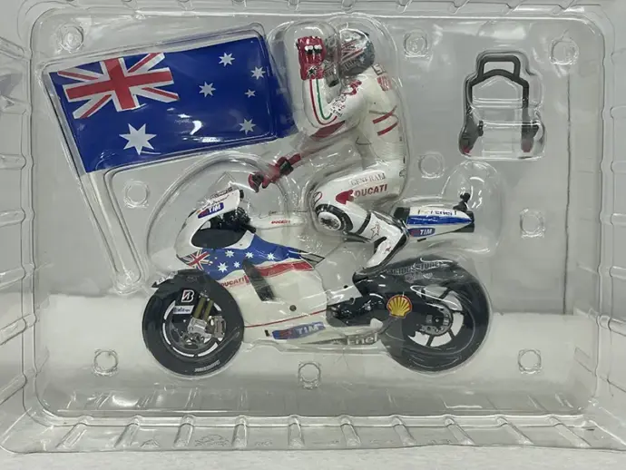 PMA 1/18 ドゥカティ デスモセディチ GP09　2