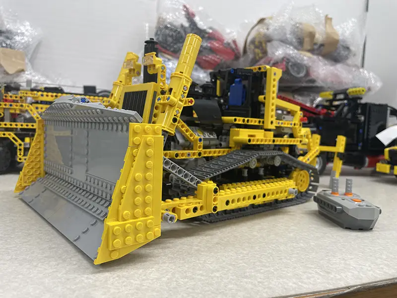 #8275 電動式ブルドーザー フロント