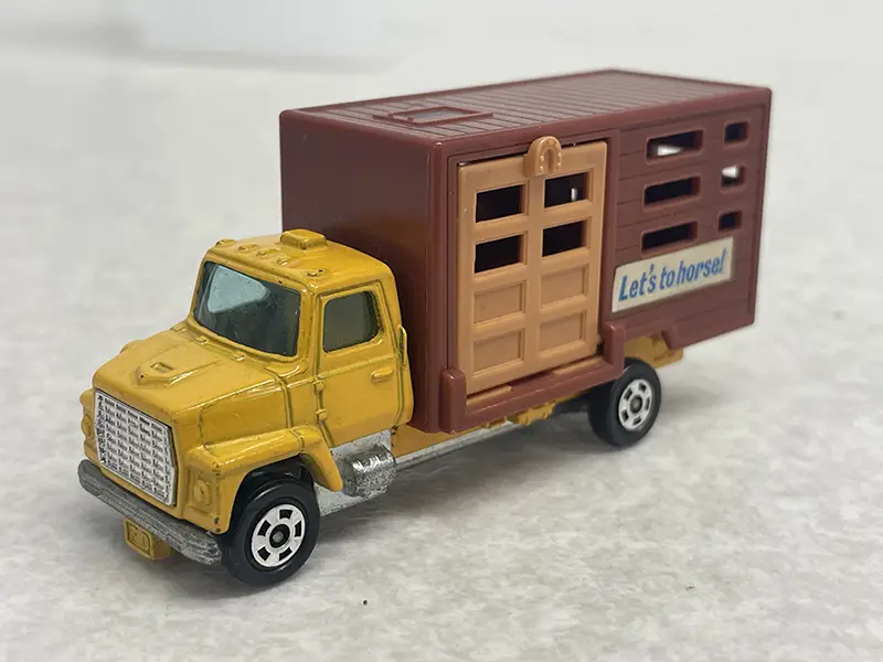 トミカ フォード キャトルトラック フロント