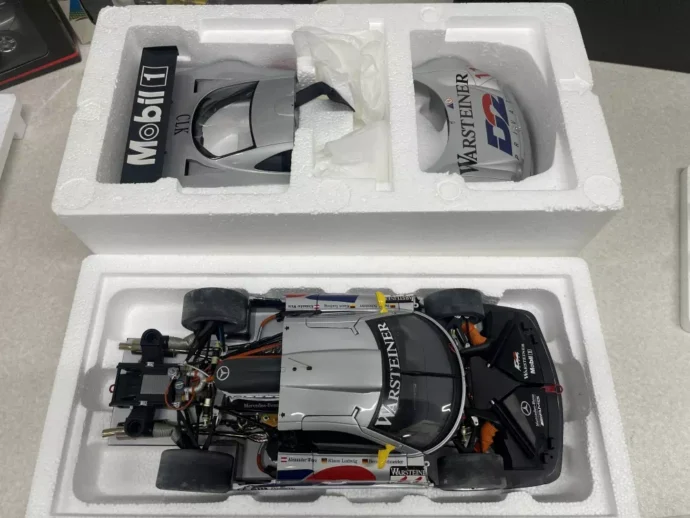 AUTOart Signature 1/12 Mercedes-Benz CLK GTR