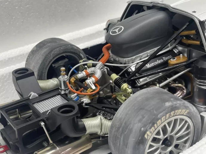 AUTOart Signature 1/12 Mercedes-Benz CLK GTR