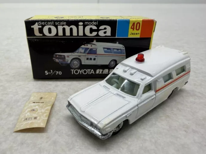 トミカ 40 トヨタ救急車