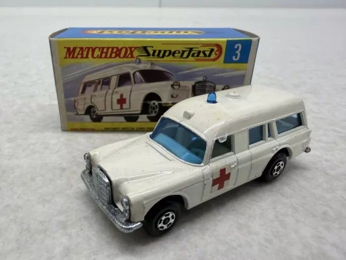 マッチボックス 3 Mercedes Benz Binz Ambulance