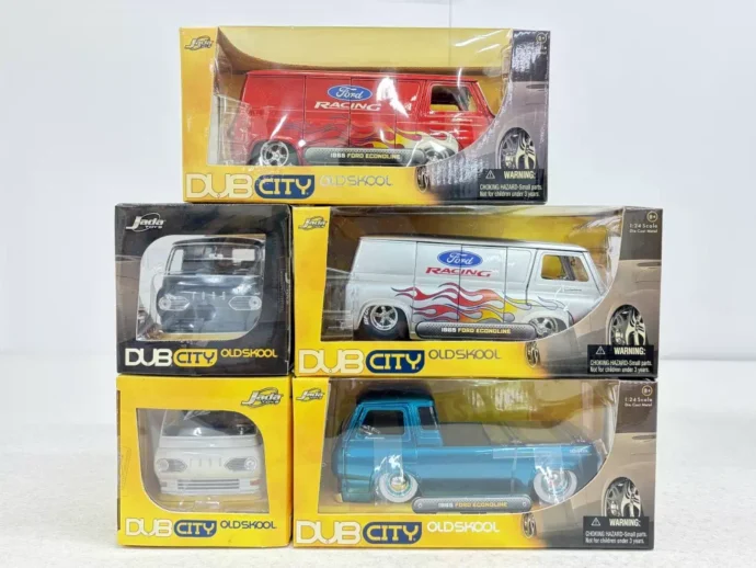 Jada 1/24 1965 FORD ECONOLINE