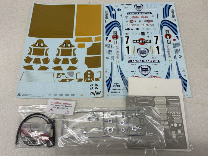 イタレリ 1/12 ランチアデルタHFインテグラーレ 16v