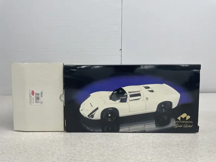 1/18 京商EXOTO PORCHE 910 prototype　パッケージ