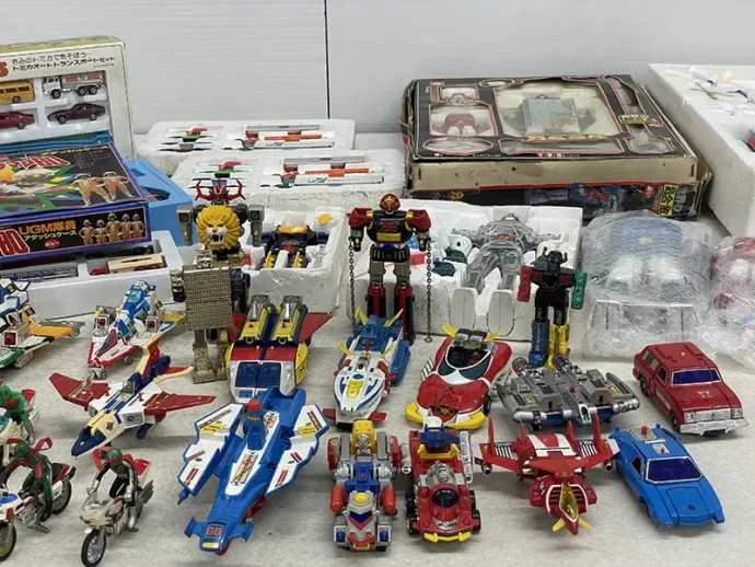 トミカ、ロボット・ヒーロー玩具コレクション　集合