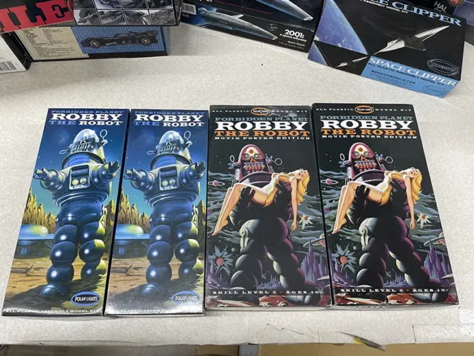 ロビー・ザ・ロボット2種