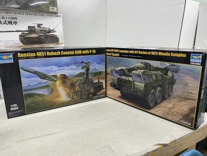 トランぺッター 1/35ミサイル車両