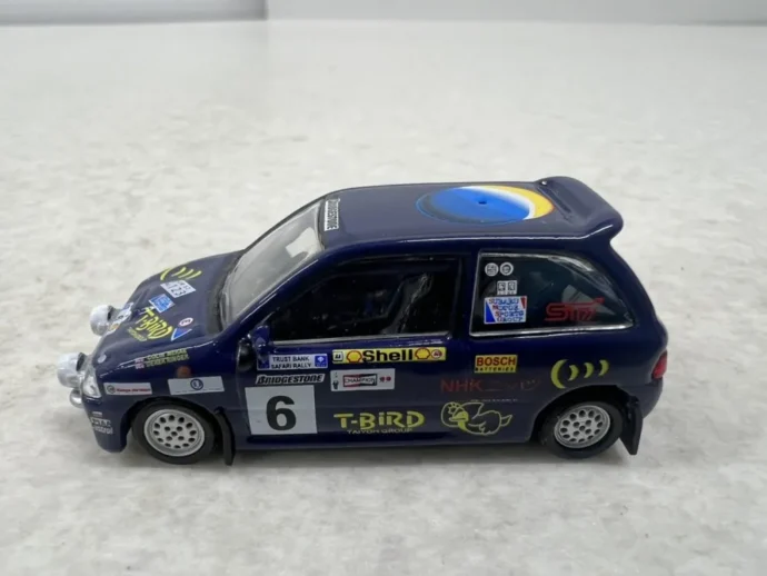 スバル・ヴィヴィオ 横