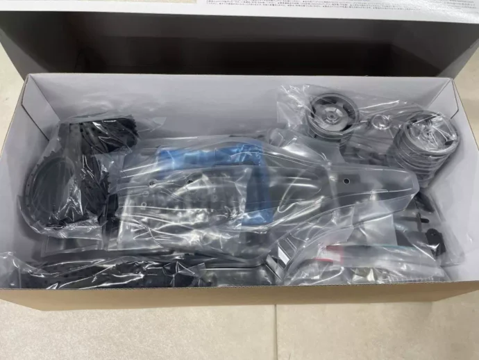 タミヤ 1/10RC エアロアバンテ