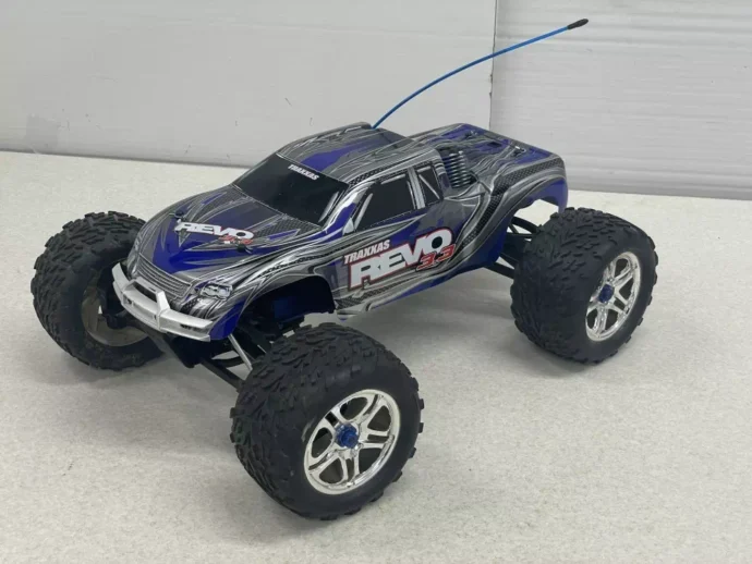 トラクサス/Traxxas 1/10 Revo3.3