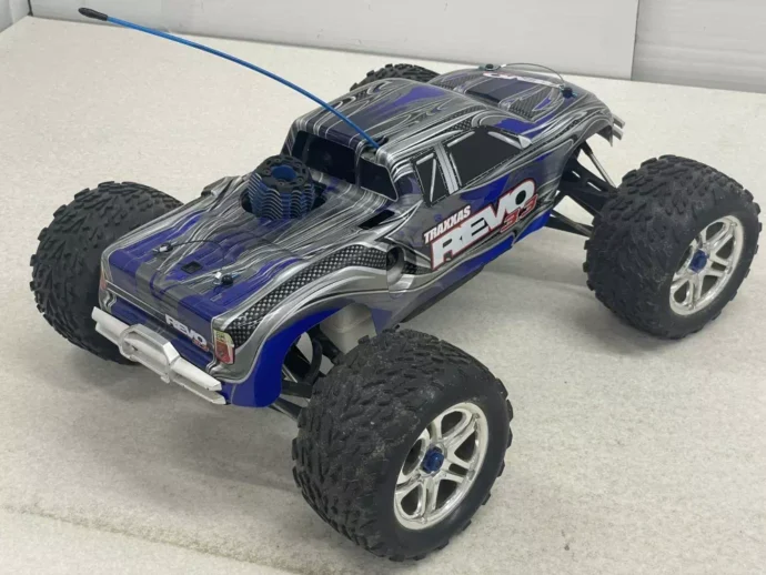 Traxxas 1/10 Revo3.3