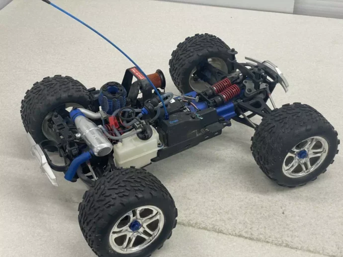 Traxxas 1/10 Revo3.3