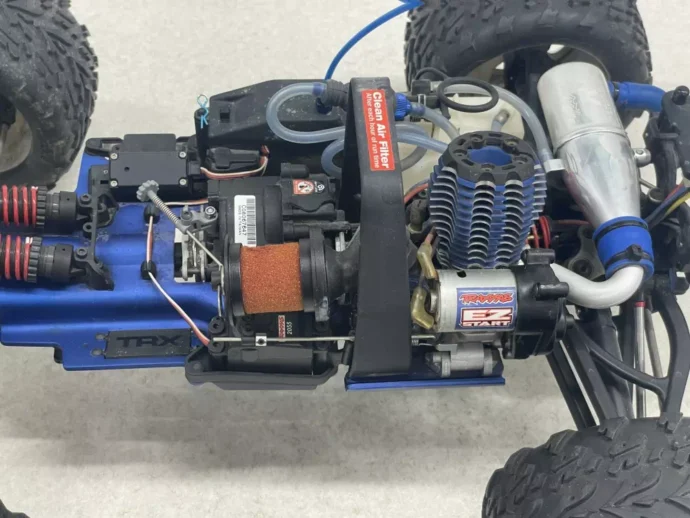 Traxxas 1/10 Revo3.3