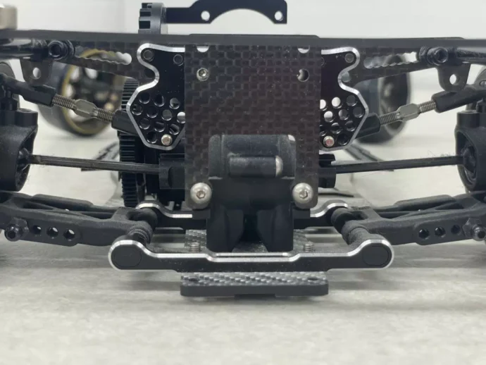 テールスライダー YD-2用カーボンシャーシ