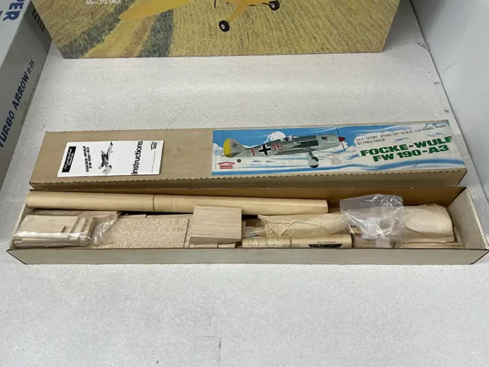 ハウスオブバルサ フォッケウルフFW190-A3　箱内