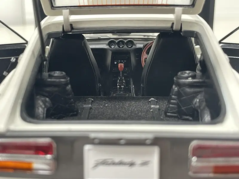 AUTOart 1/18 ニッサン フェアレディZ432（PS30）ホワイトリアゲート