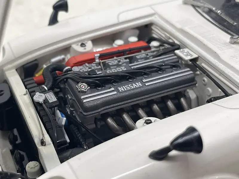 AUTOart 1/18 ニッサン フェアレディZ432（PS30）ホワイト　エンジン
