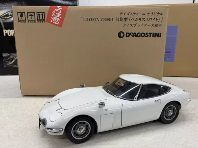 デアゴ 1/10 週刊トヨタ2000GT 組立済 ディスプレイケース