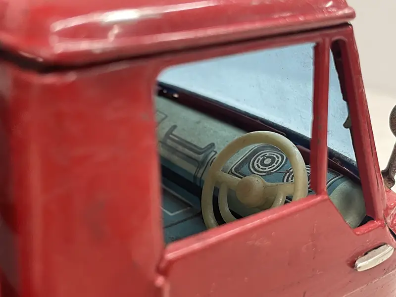 バンダイ いすゞエルフ　運転席