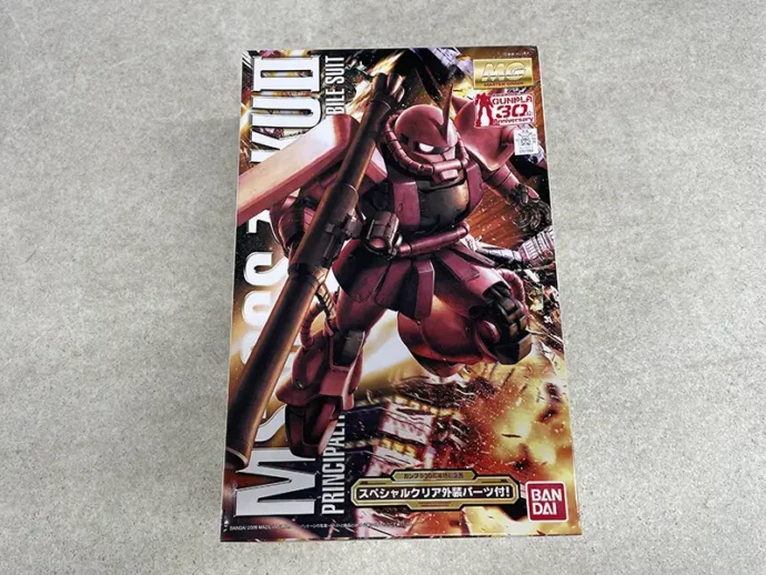 MG 1/100 MS-06S シャア専用ザクVer.2.0 (スペシャルクリア外装パーツ付) パッケージ