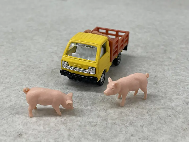トミカ(黒箱)39 スズキキャリィ家畜運搬車 本体とブタ