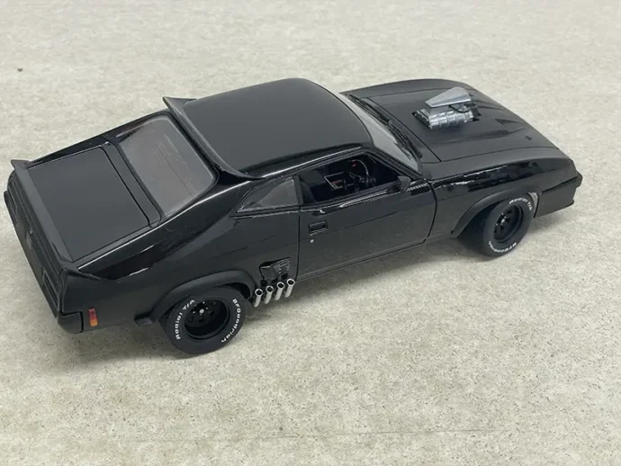 AUTOart 1/18 フォードXBファルコンチューンドバージョン ブラックインターセプター　リア