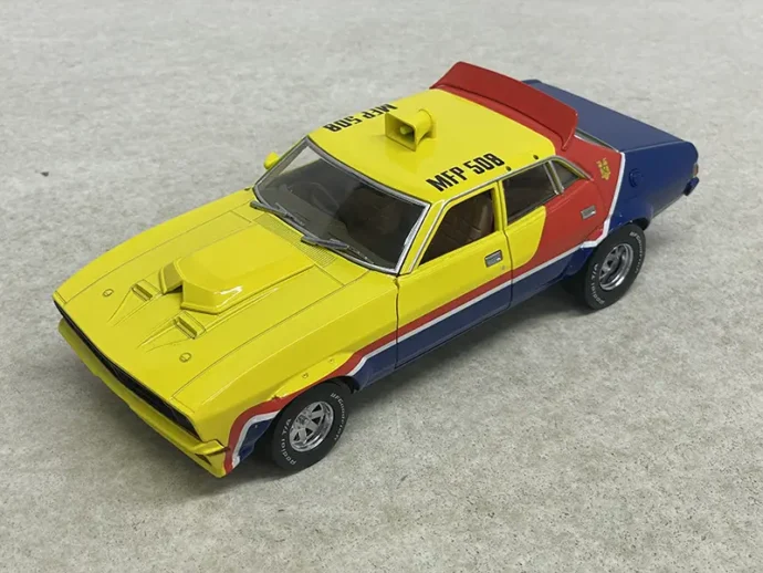 1/18「ファースト・オブ・ジ・インターセプター（イエローインターセプター）」本体