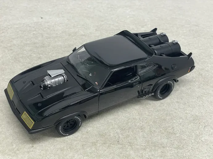 AUTOart 1/18 マッドマックス2 ザ・ロードウォリアー インタセプター　本体