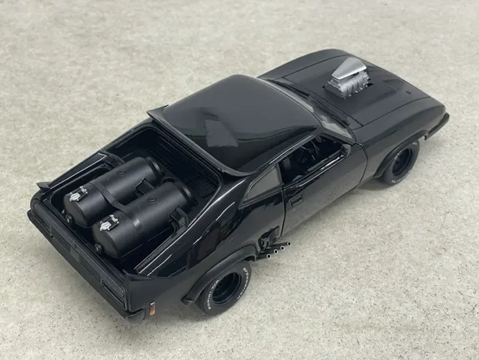 AUTOart 1/18 マッドマックス2 ザ・ロードウォリアー インタセプター　リア