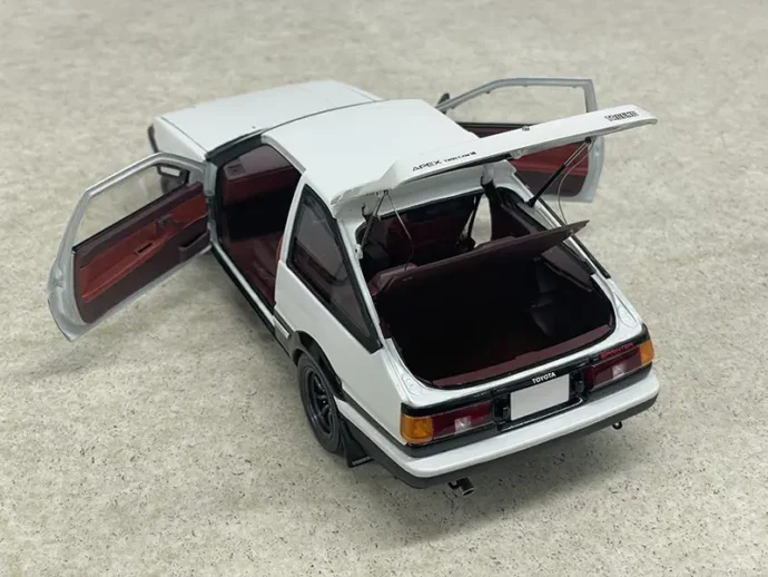 AUTOart 1/18 トヨタ スプリンタートレノ 頭文字D コミックVer.リア